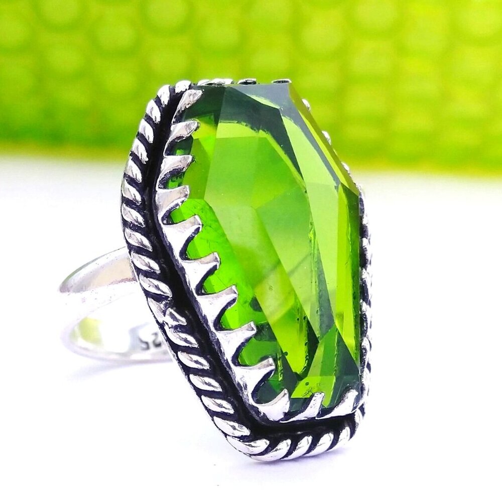 Peridot Coffin Cut Gemstone Sterling Silver Ring SZ 7